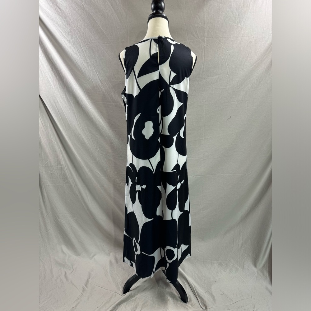 LAST ONE 🔥 Black/White Floral Printed Loose Fit Dress - Picture 7 of 8